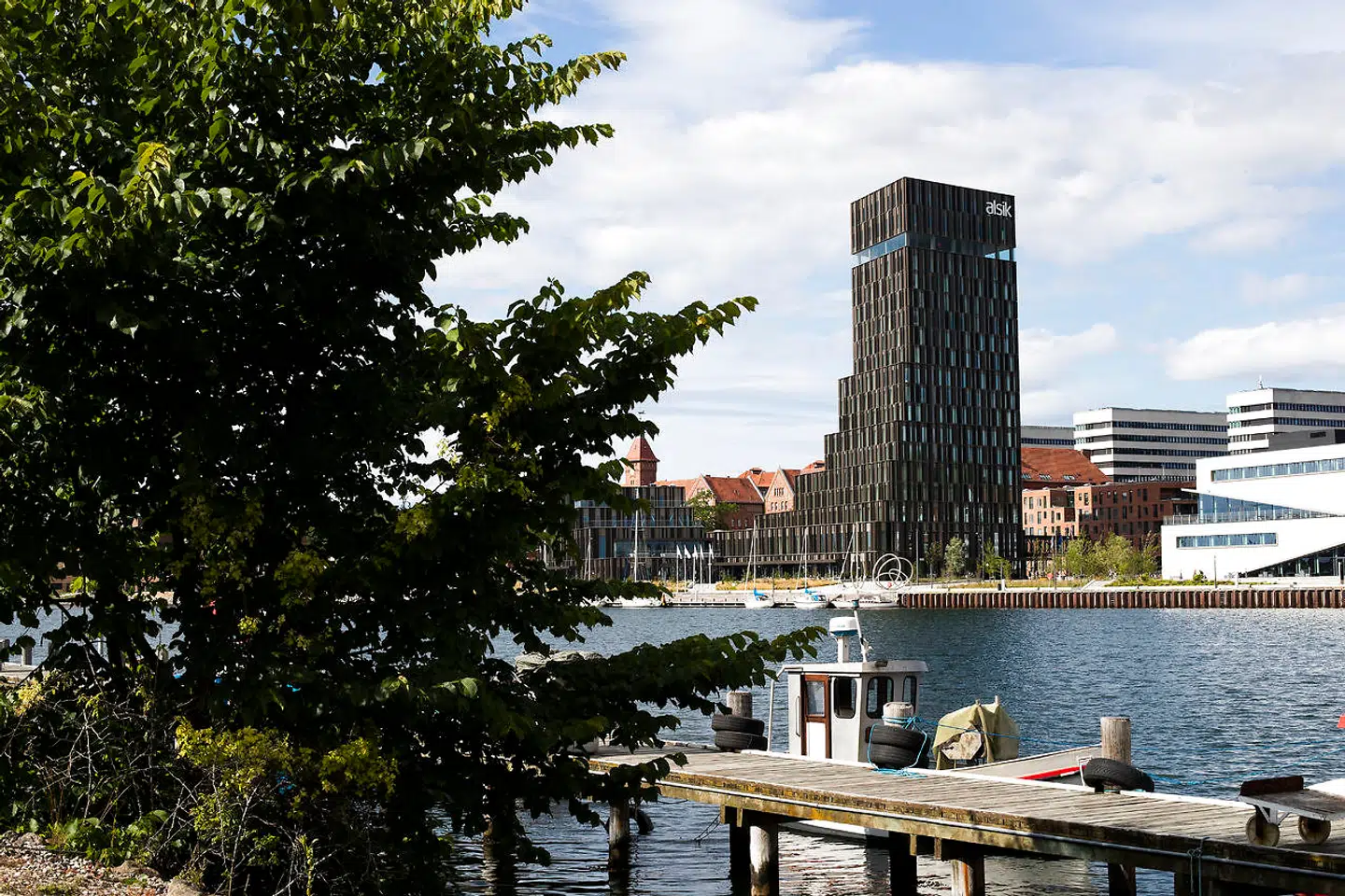 Hotel Alsik er tegnet af Henning Larsen Arkitekter.