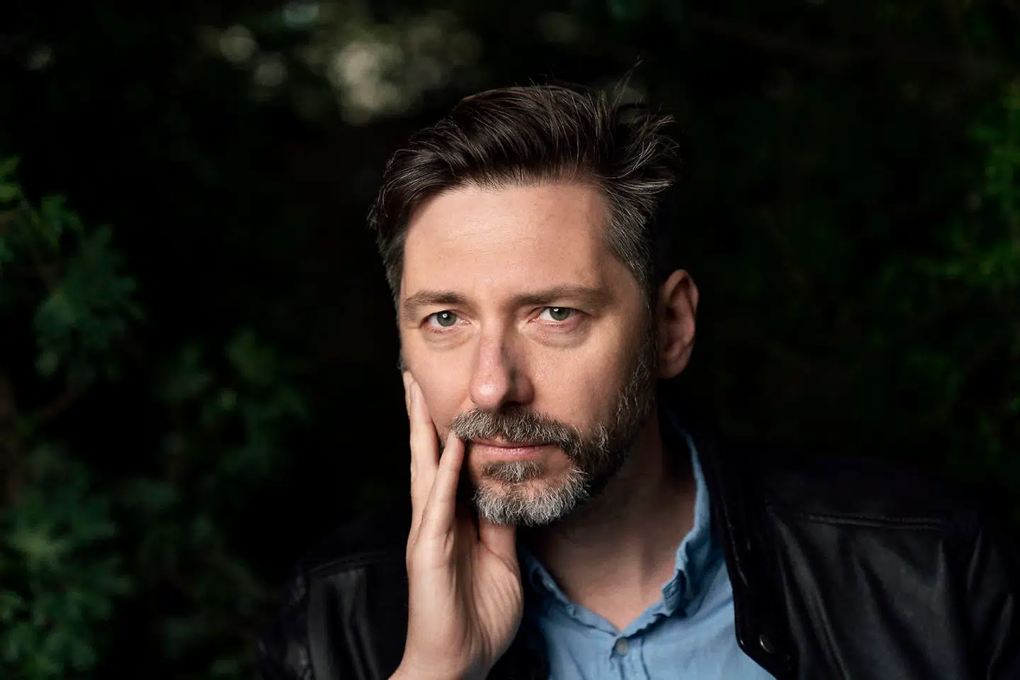 »Min kropsholdning kæmper jeg lidt med. Jeg siger til mig selv, at jeg skal huske at rette mig op ud fra en idé om, at jeg kan træne mig op til at blive permanent rank, så jeg ikke skal besvære mig med at tænke over det. Desværre er det ikke lykkedes endnu.«