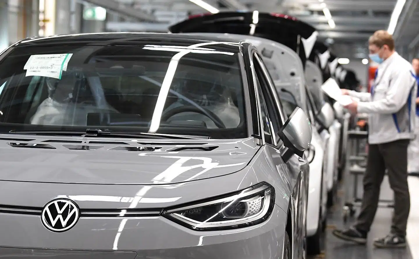 Den svenske virksomhed Northvolt skal fra 2021 producere batterier til elbiler fra blandt andet BMW og VW. Her ses Volkswagens nye ID.3 elbil på samlebåndet i Zwickau i Tyskland.