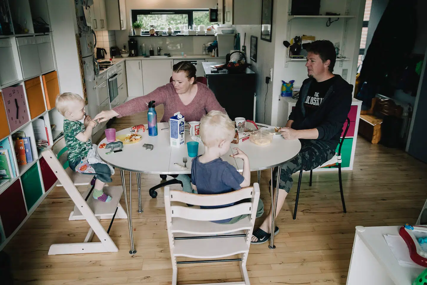 »Vi har fået at vide af sundhedsplejersker, at alle omkring bordet skal have det samme at spise, så man sidder med den samme mad. Men hvis man har et barn, der er meget kræsent, så er man simpelthen nødt til at imødekomme det,« siger Signe Sørensen.