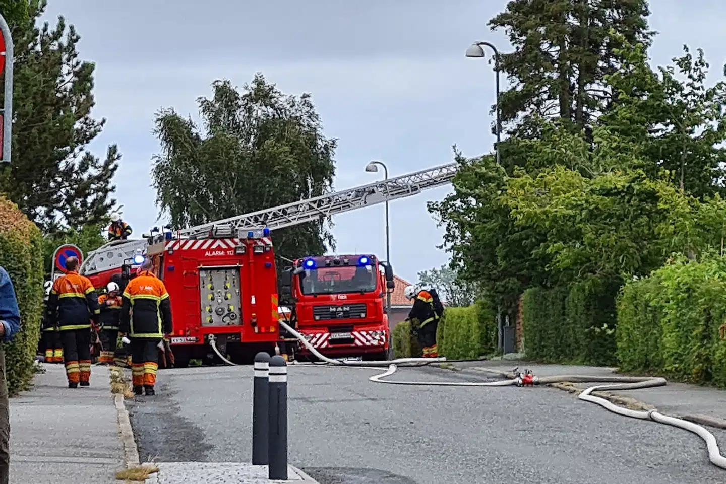 Beredskabet og sprængstofeksperter er i gang i Svendborg onsdag den 29. juli 2020. Borgere i flere ejendomme i Svendborg er onsdag evakueret i forbindelse med en brand og en eksplosion.(Foto: Presse-Fotos.dk/Scanpix 2020)