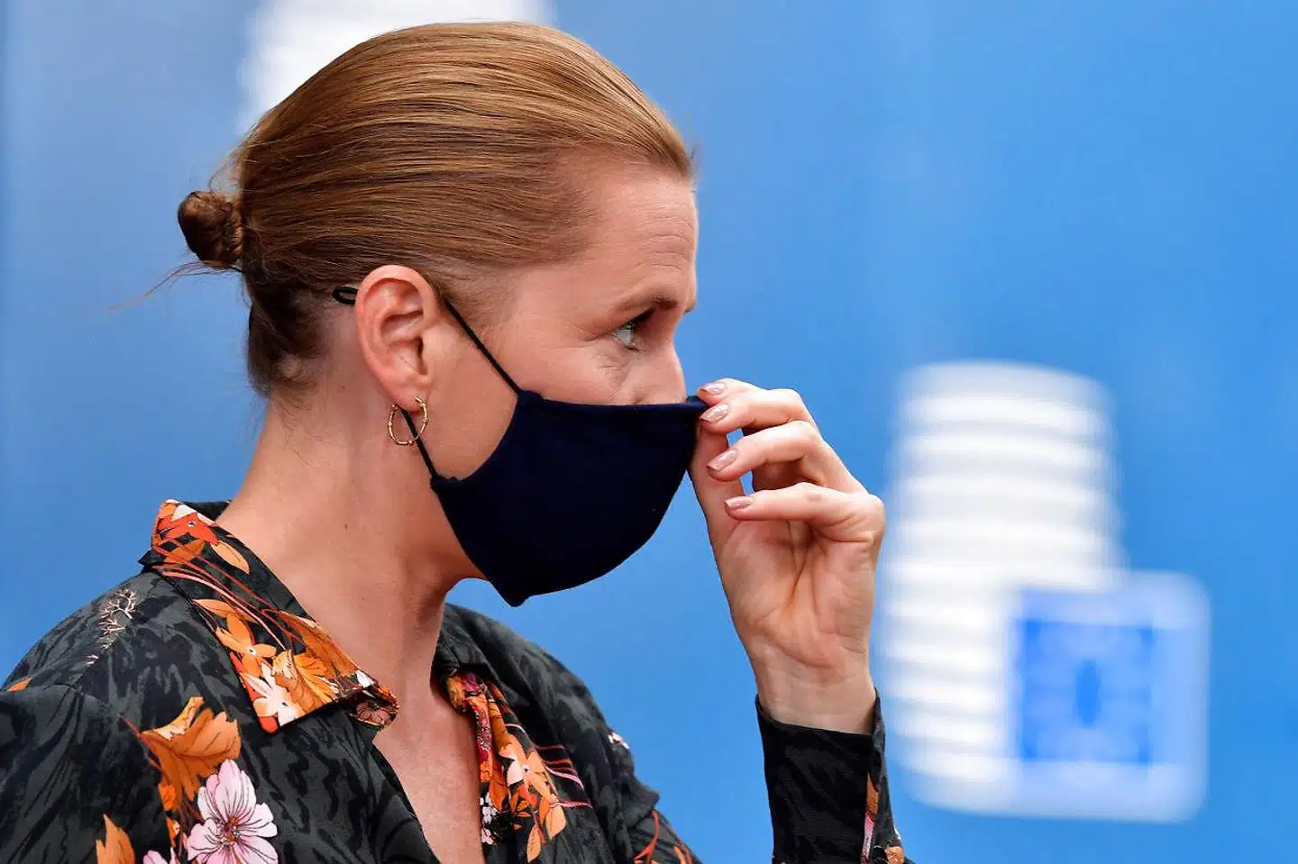 Mette Frederiksen havde ikke behøvet at bremse euro-landenes ønske om at oprette genopretingsfonden, men hun kunne have sagt, at det måtte de klare i regi af deres eget euro-samarbejde. Et land som Danmark, som ikke er med i Euroen, behøvede ikke at blive indblandet i sagen, mener Alex Vanopslagh, Henrik Dahl og Ole Birk Olesen.