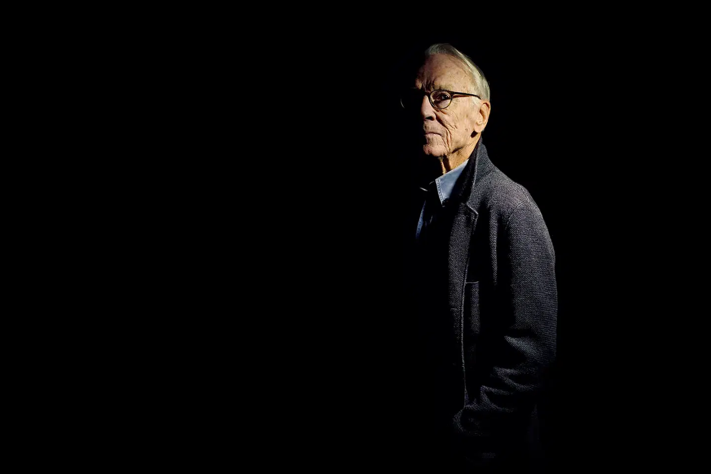 Bent Fabricius-Bjerres kreativitet ved klaveret gik i gang øjeblikkeligt efter hans modtagelse af bestillingen på en film og har muligvis været helt afhængig af overvejelserne om værkets miljø og skikkelser.