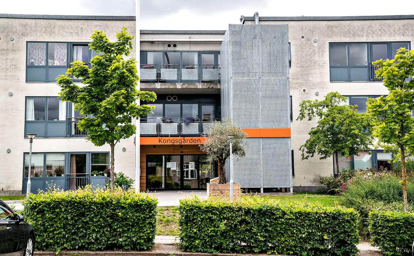 Plejehjemmet Kongsgården i Aarhus-bydelen Viby er blevet skarpt kritiseret for uværdig behandling af den demente 90-årige Else.