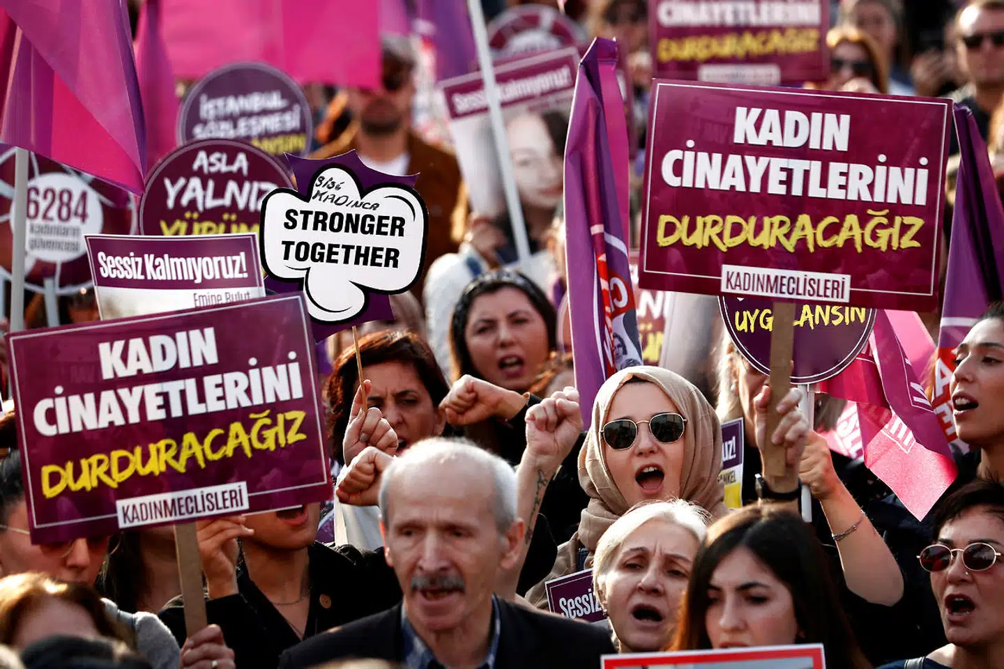 Demonstrationer imod kvindevold er blevet stadig mere hyppige i Tyrkiet, hvor et nyt, spektakulært kvindemord har sat fornyet fokus på retssystemets sexistiske »rabatter«.