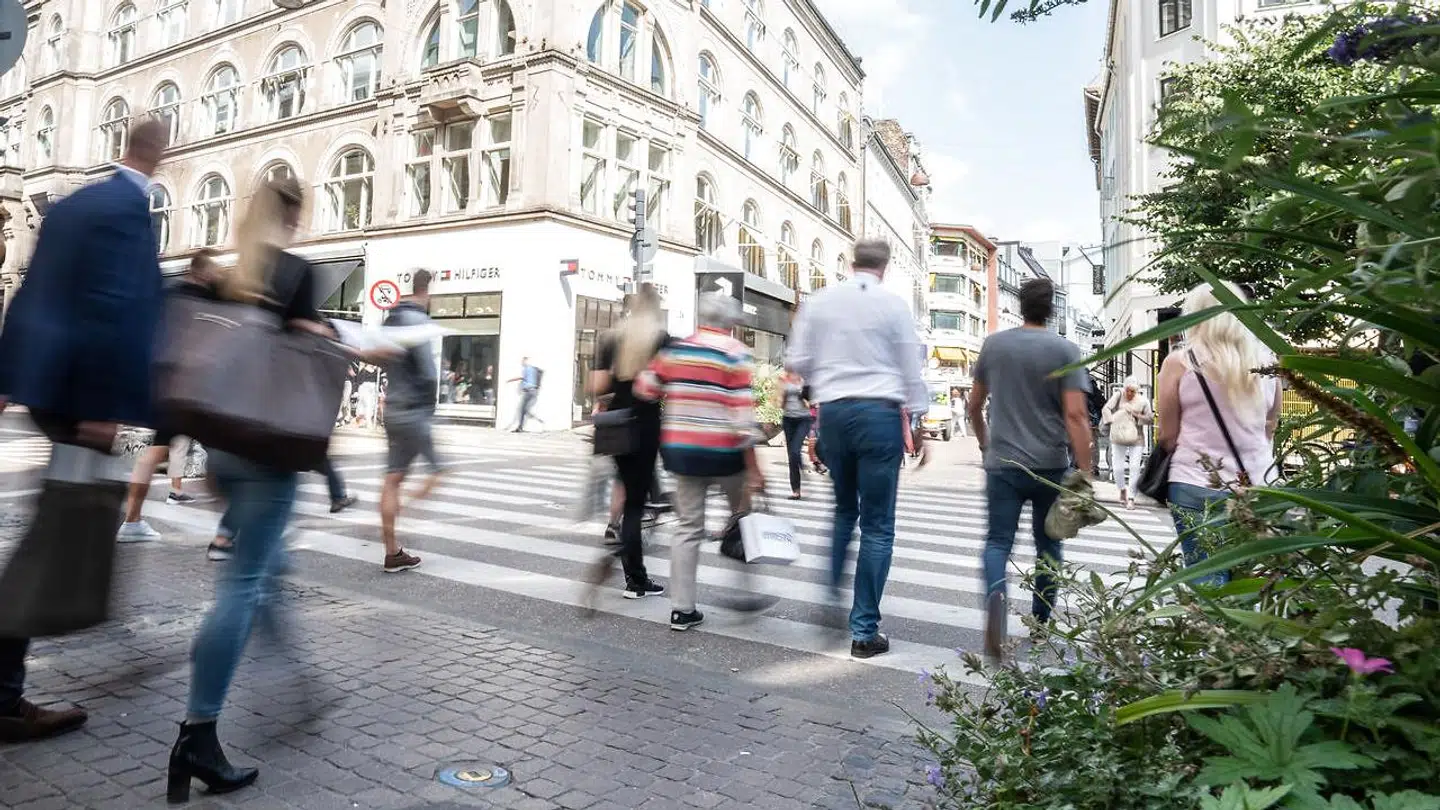 Mennesker på Strøget i København, tirsdag den 20. august 2019. Der er igen gang i detailsalget i Danmark efter coronarestriktionerne. Det er særligt salg af tøj og internethandel, der er i fremgang.