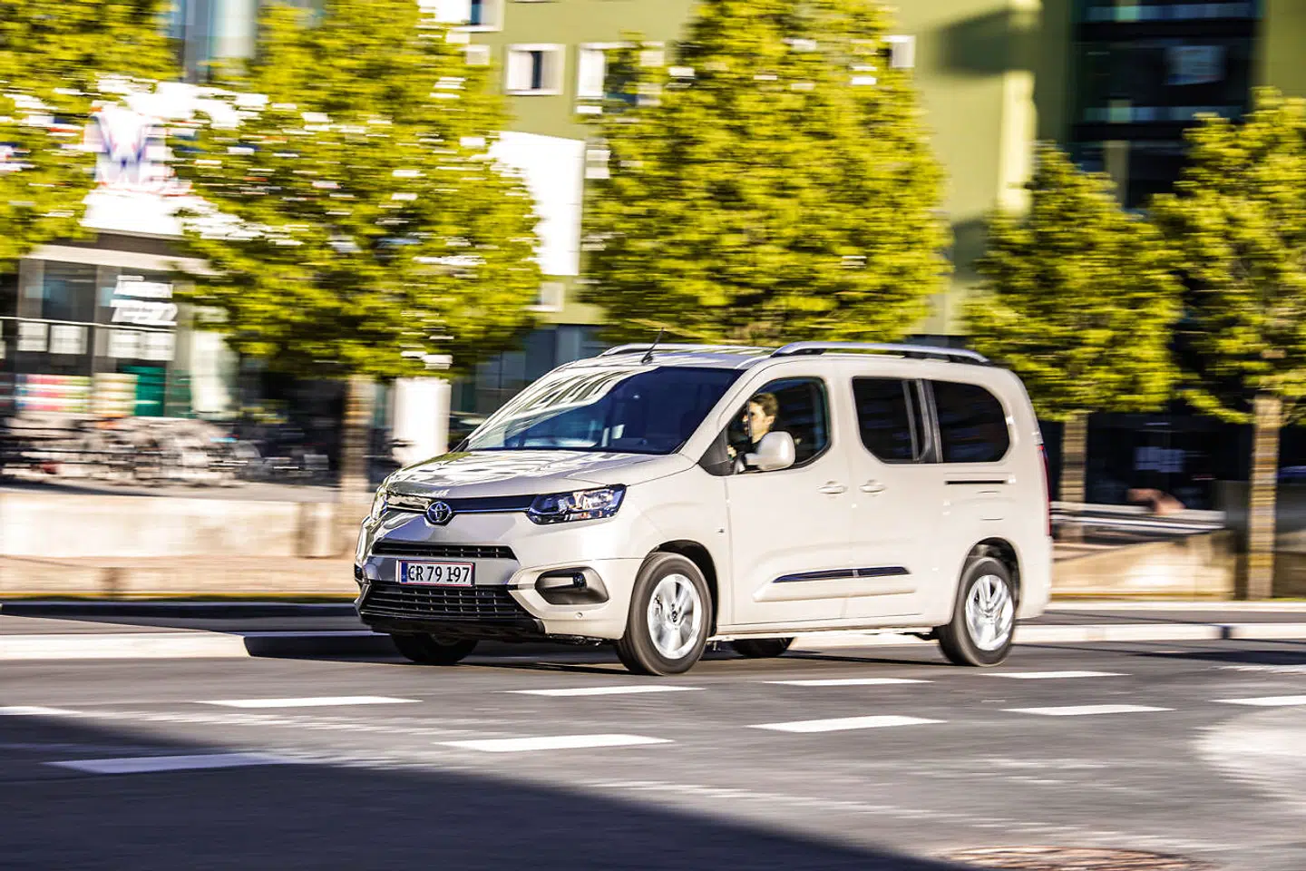 Toyota har købt sig ind i Citroën Berlingo-programmet, og det er der kommet denne Toyota Proace City Verso ud af.