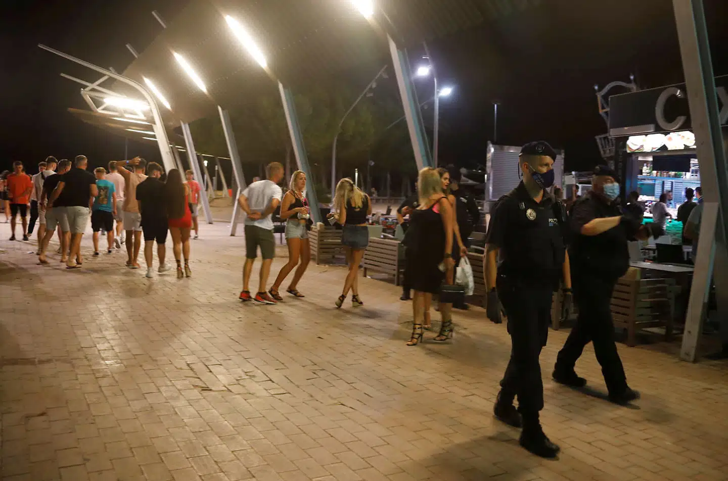 Der var i forvejen usædvanlig stille i den mallorcinske turistenklave Magaluf, der er populær blandt unge og festglade briter. Det bliver der næppe lavet om på, efter at Boris Johnsons regering fra søndag indførte karantæne i Storbritannien for rejsende fra Spanien.