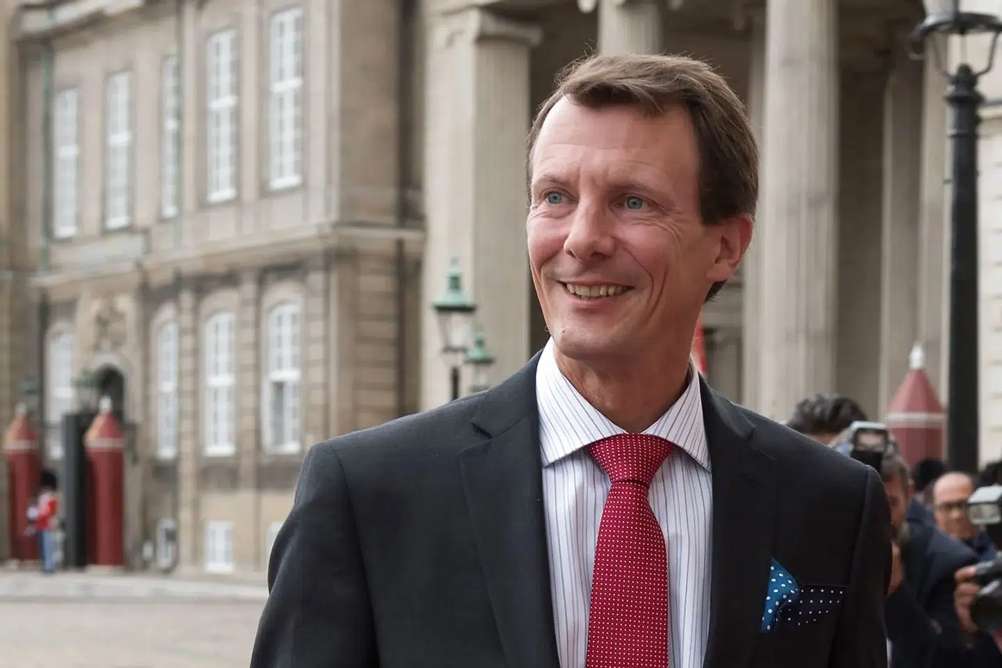 »Hoffet er opmærksomt på ikke at udtale sig for skråsikkert. De meldinger, som kommer fra Frankrig, er grundlæggende positive,« siger Thomas Larsen.