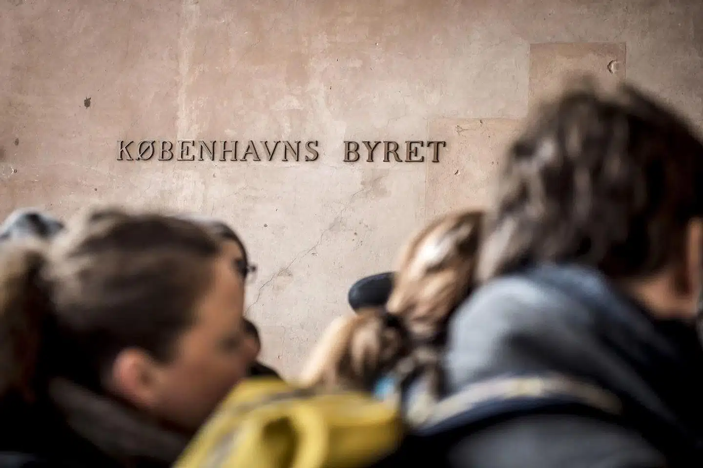 »Når befolkningens tillid til vores effektive hævnsystem forsvinder, så øges risikoen for selvtægt, borgernes apati overfor »systemet« bliver større, anmeldelser sker ikke, og derved mister vi også muligheden for at skabe overblik over om noget alene er et problem på facebook, eller også på gaden,« skriver Leif Donbæk.