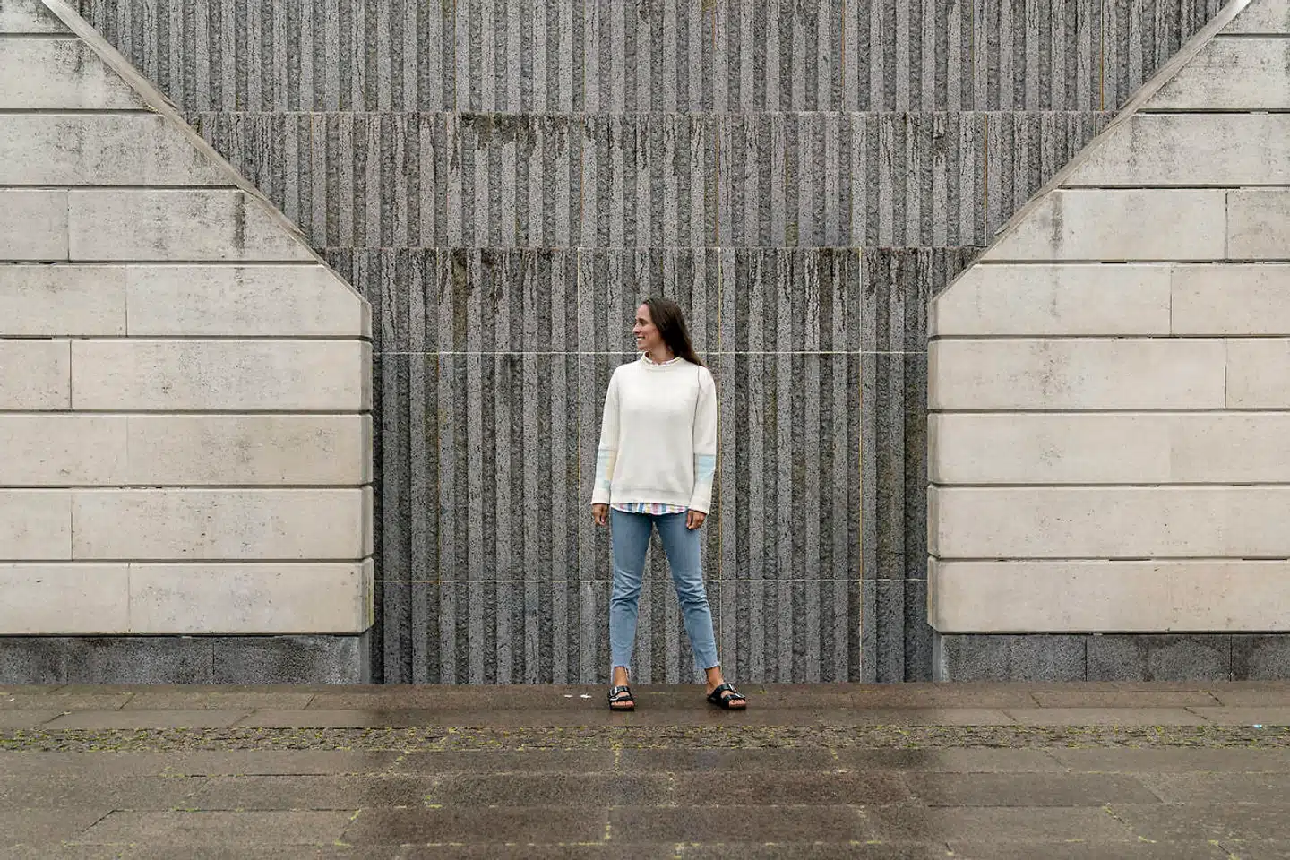 »Det sidste halvandet år er jeg gået på opdagelse i min krop, som om den var noget helt ukendt for mig. Jeg kan se, hvordan mine hår på armene bliver mørke, når de ikke ligger i blød i klorvand fem timer om dagen.«