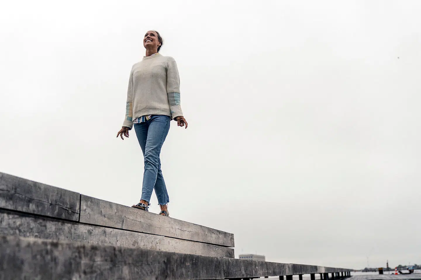 »Nu dejer alt sig om at give slip. I dag er jeg glad for at mærke, at jeg blevet lidt blødere, fysisk og mentalt. Jeg har fået løsnet op. Det sværeste ved at blive blødere er, at jeg skal vænne mig af med at tænke på, om det er godt nok.«