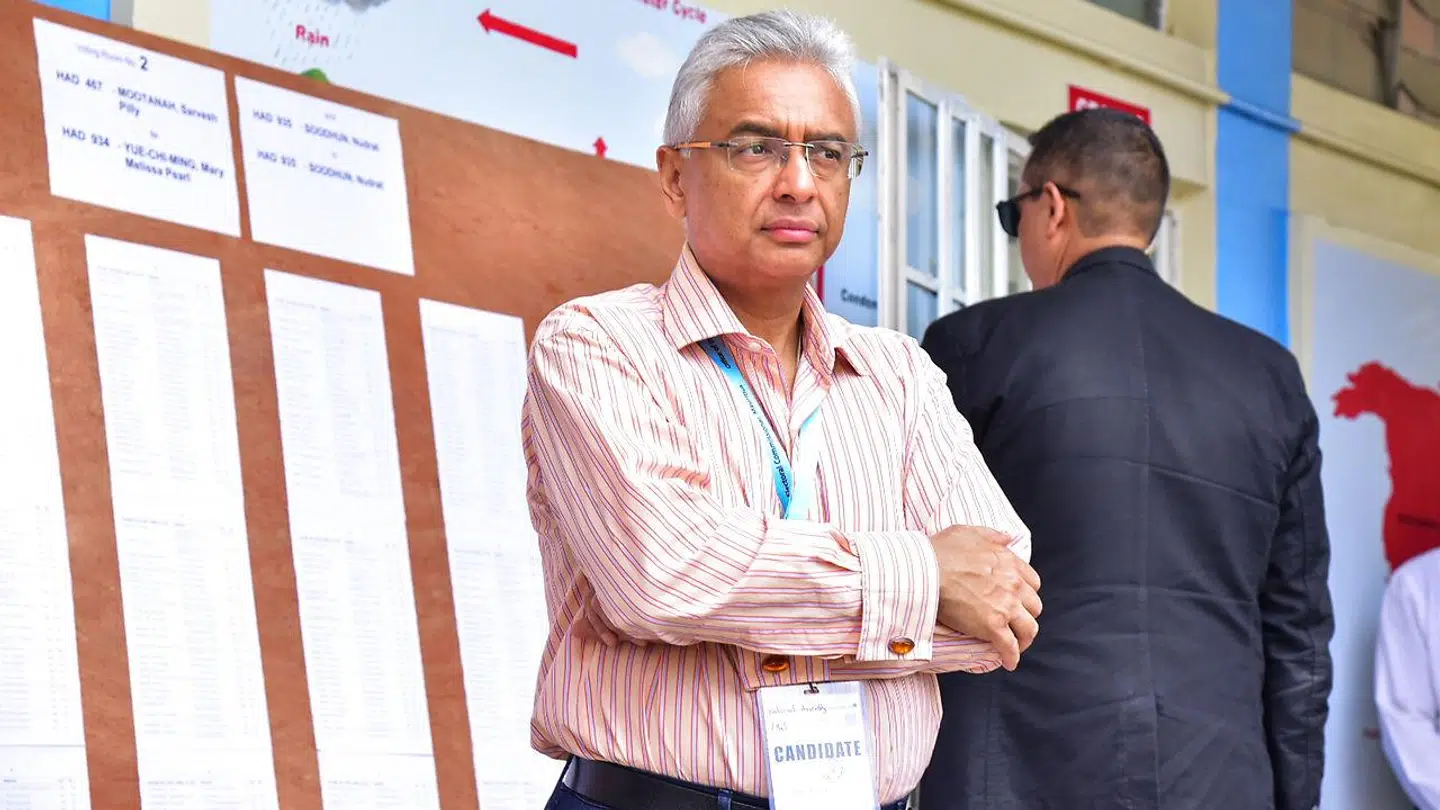 Mauritius' premierminister Pravind Jugnauth har slået fast, at korruptionssagen bliver taget yderst alvorligt, og landets myndigheder gransker sagen. »Vi forbliver utrættelige i vores engagement i at styrke kampen mod svindel og korruption med en nultolerance over for korrupte fremgangsmåder. Derfor vil vi vende hver en sten for at komme til bunds i sagen,« sagde han til regeringens informationskanal i juni. Arkivfoto: Beekash Roopun/AFP/Ritzau Scanpix