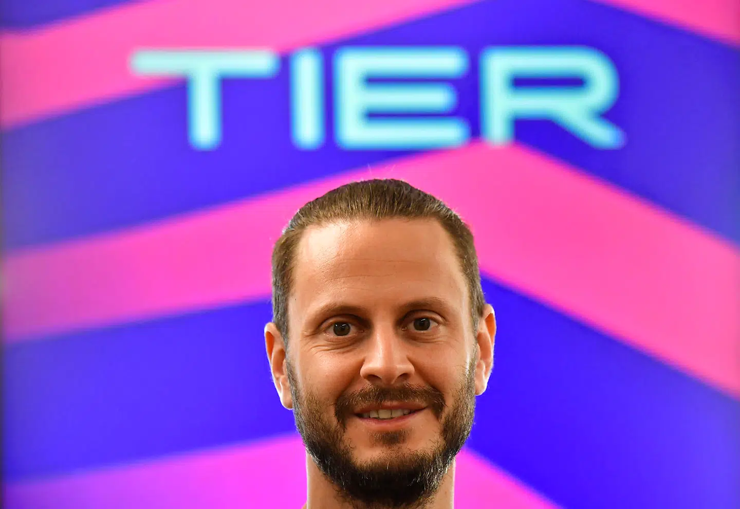 Lawrence Leuschner er stifter og adm. direktør af Tier, som ejer de mintgrønne elløbehjul på de københavnske gader. Nu dedikerer han sin aktiepost til en ny evergreenfond.