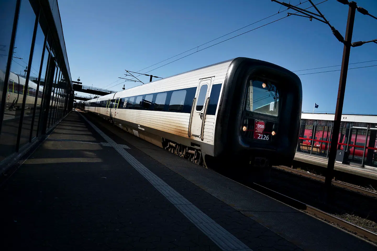 En signalfejl har lammet tog-trafikken over Storebælt torsdag formiddag.