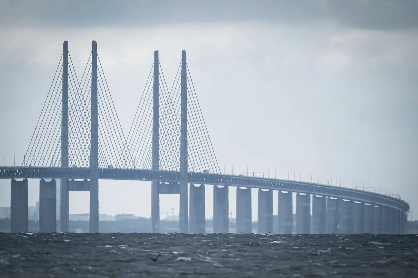 Trafikken på Øresundsbroen er stadig 45 procent lavere end sidste år.