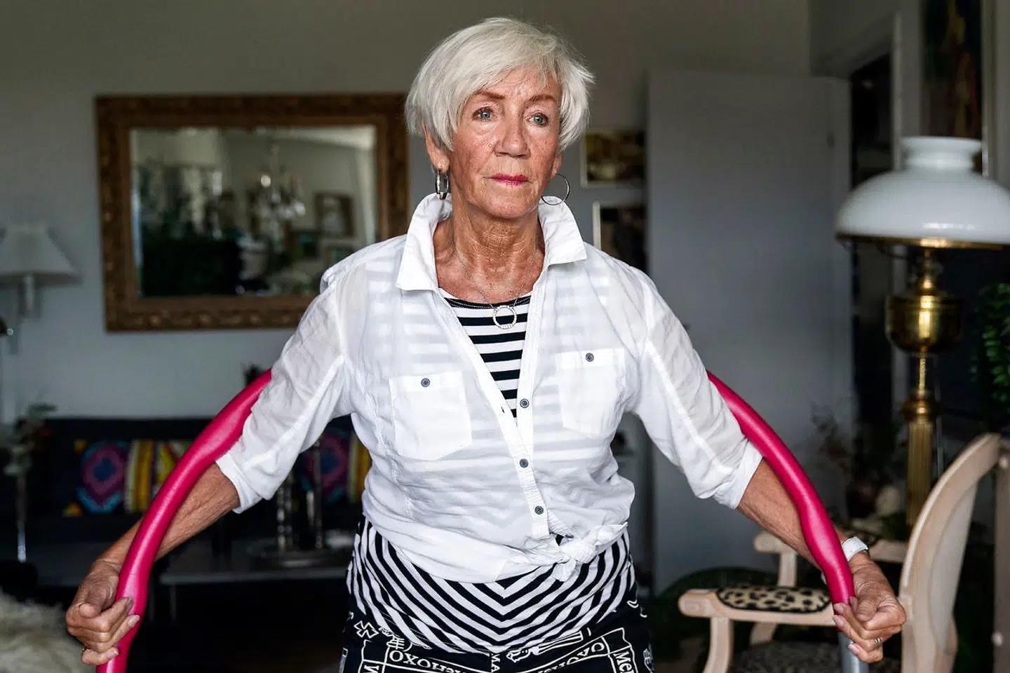 Eva Richardt er en af et stigende antal patienter, som kører erstatningssager mod sundhedsvæsenet efter fejlbehandling. Berlingske har beskrevet, hvordan hendes behandlingsforløb efter to hofteoperationer kørte skævt og har resultereret i en erstatning. Nu bebuder sundhedsministeren en sundhedsaftale, som skal bane vej for bedre forhold og sammenhæng i indsatsen.