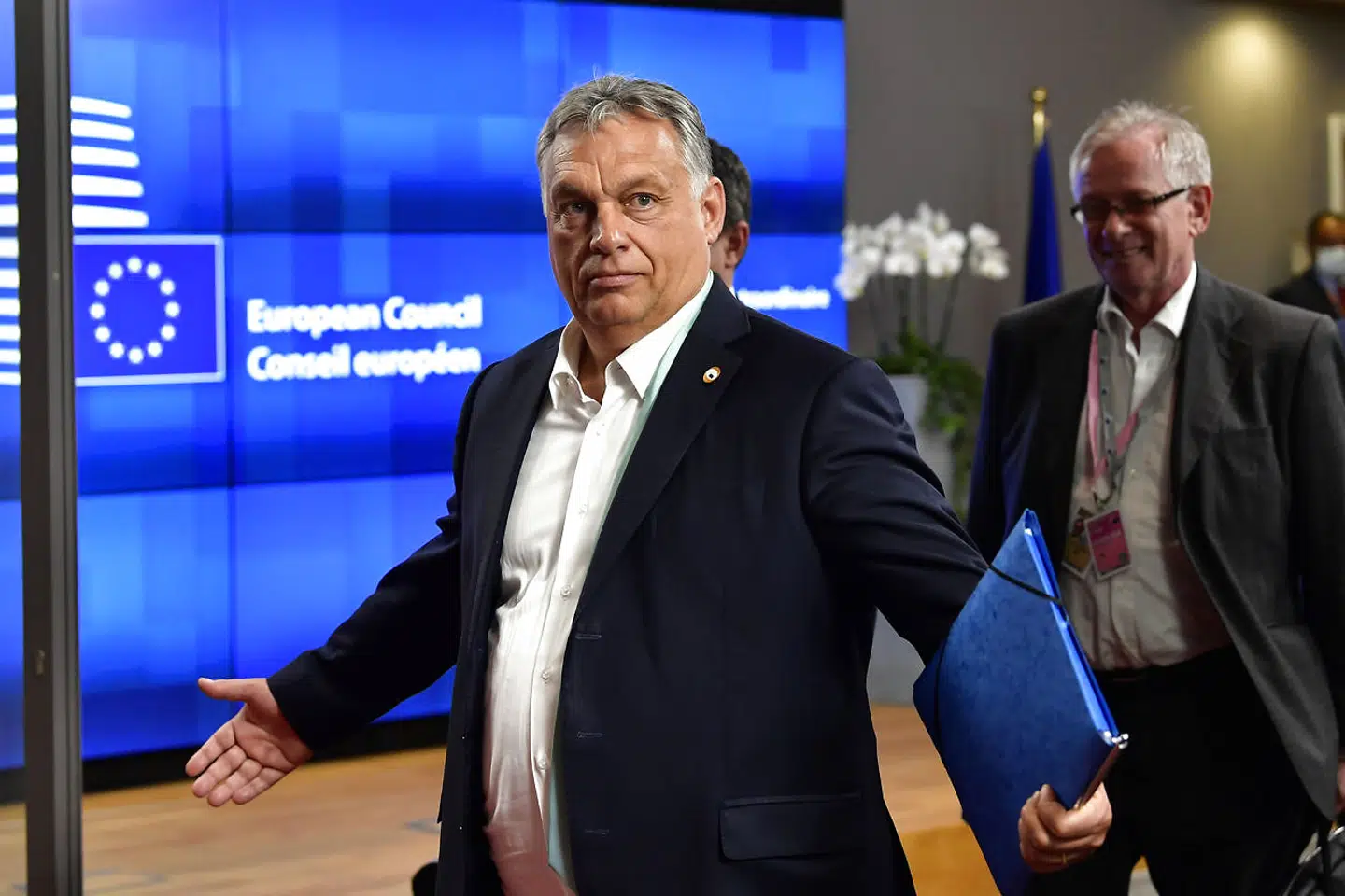 »Endnu engang har vi set, at Orbán (Viktor Orbán, Ungarns premierminister, red.) og de illiberale ikke ønsker at forbinde det at få penge fra EU-kassen med at leve op til demokratiske principper. Det er endnu engang lykkedes dem at forpurre det,« sagde Marlene Wind, EU-ekspert og professor ved Institut for Statskundskab på Københavns Universitet, til Berlingske.
