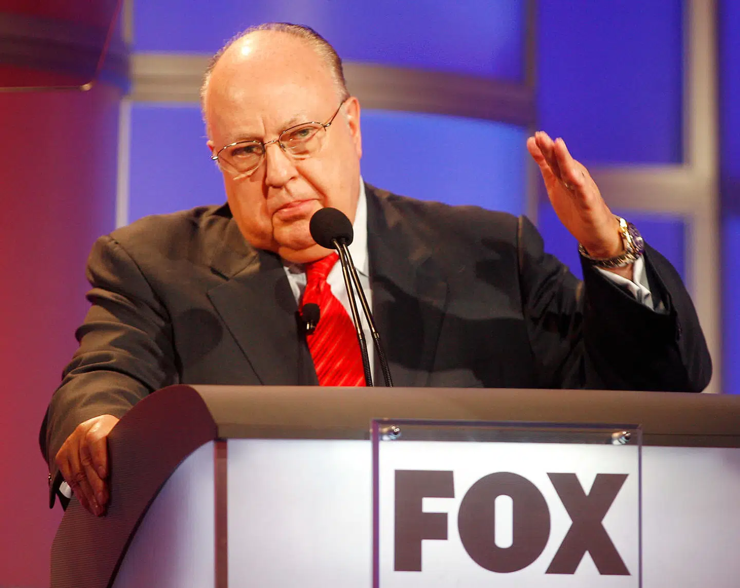 Det er langtfra første gang, at Fox News har måttet forholde sig til sexchikane. Roger Ailes, der stod i spidsen for Fox News i næsten to årtier, valgte selv at trække sig efter anklager om grov sexchikane.