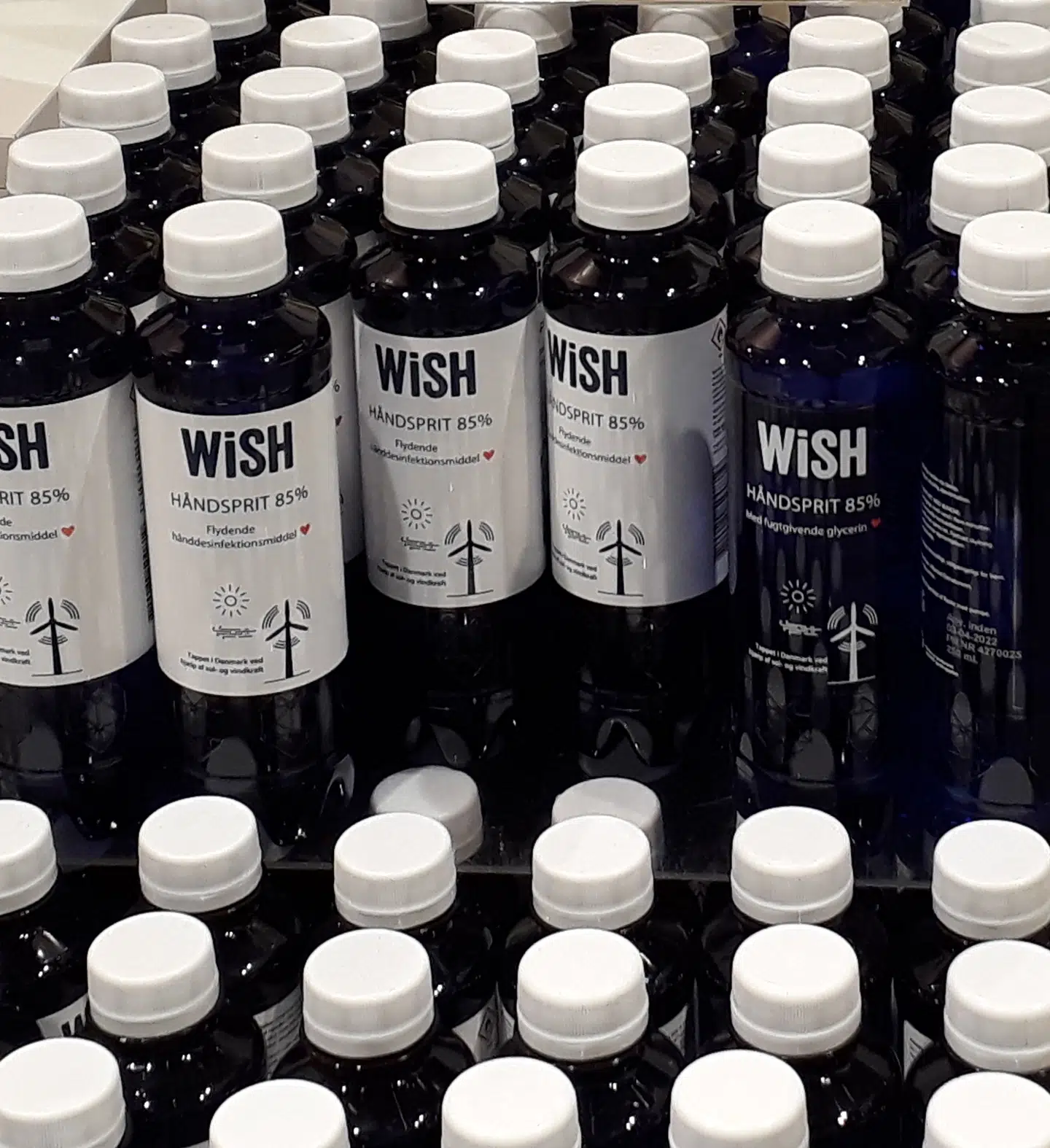 Her ses produkterne fra Wish i en forretning.