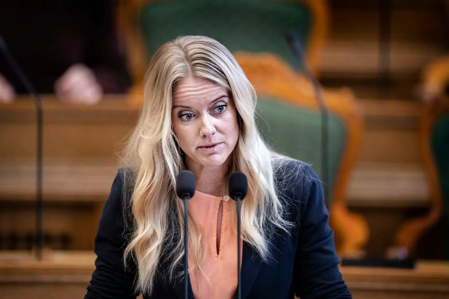 »En ansat i Udlændingestyrelsen med afghansk pas bør slet ikke behandle sager med afghanere. En religiøs muslim bør slet ikke behandle sager med muslimer. I begge tilfælde kan man med rimelighed stille spørgsmålstegn til upartiskheden og habiliteten,« skrev Nye Borgerliges formand, Pernille Vermund, for nylig på Facebook.