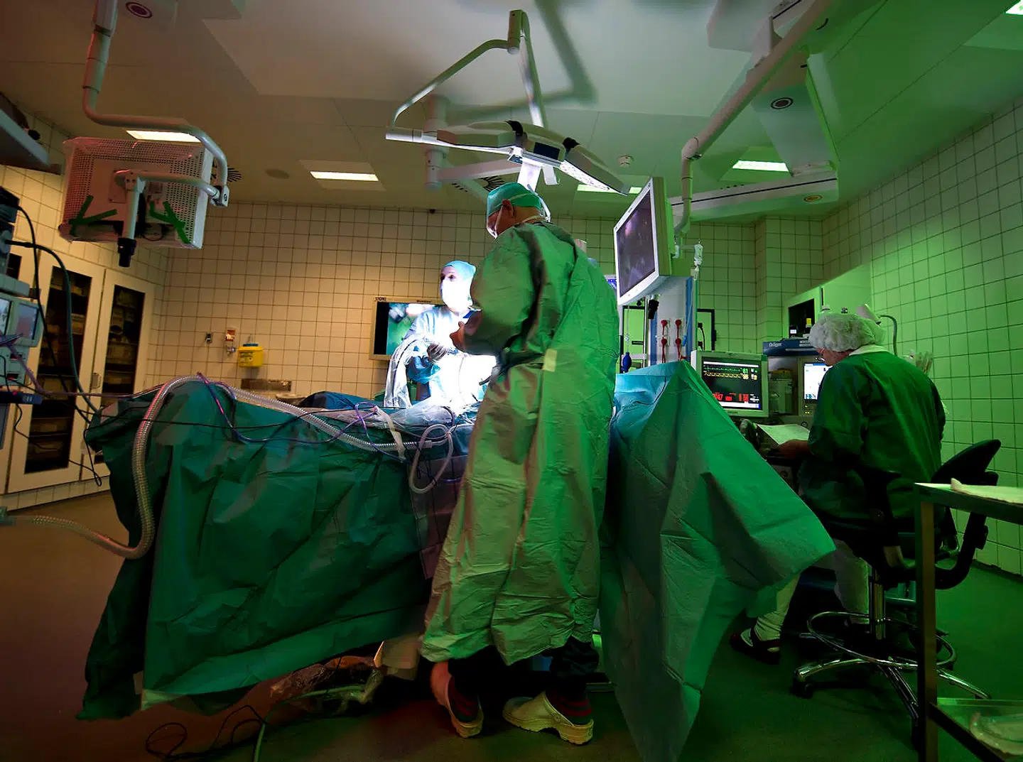 Det er et voldsomt antal behandlinger, der er tale om, og rigtigt mange mennesker, der er blevet berørt, siger formanden for hospitalsudvalget i Region Midtjylland, Henrik Gottlieb Hansen (S).