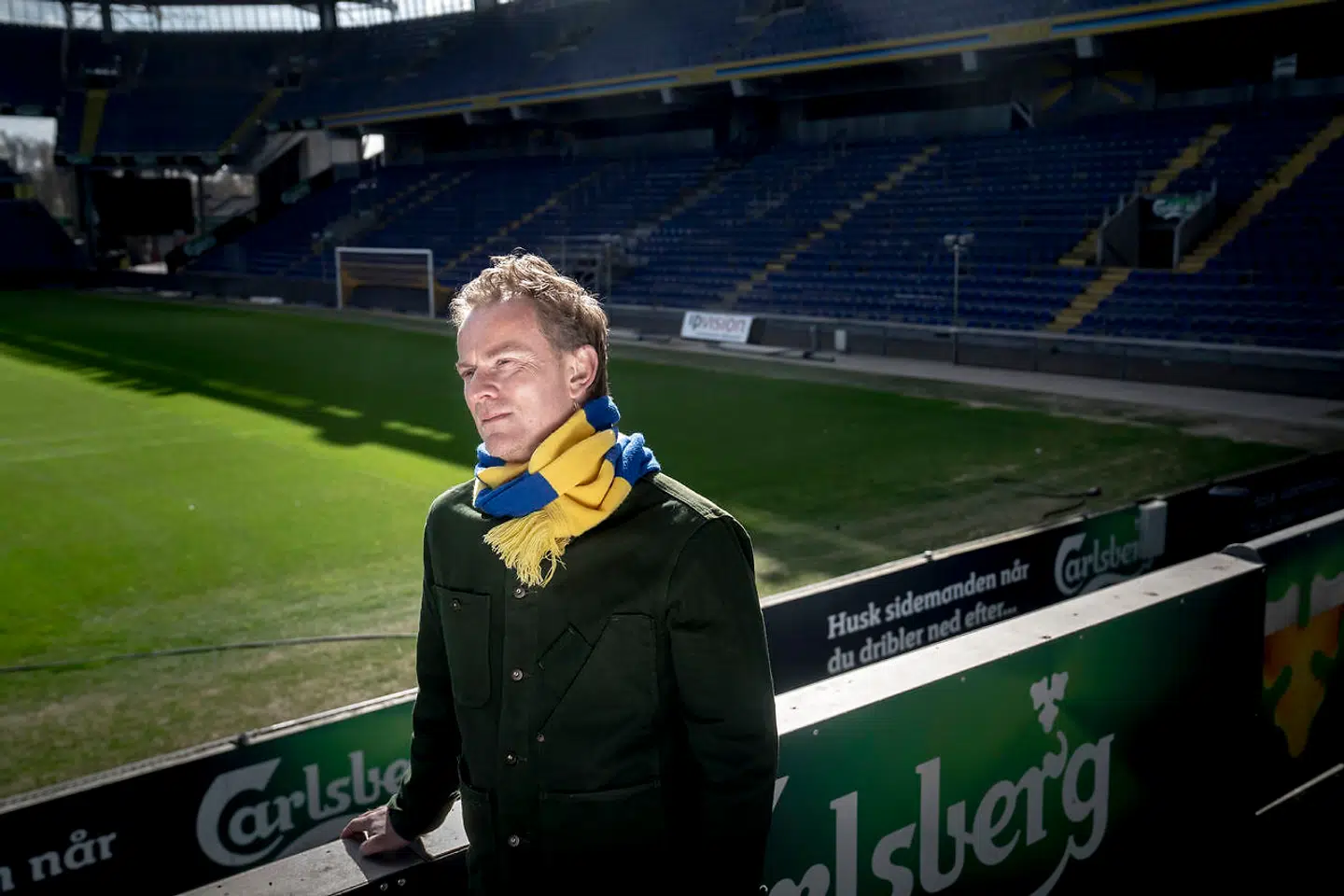 »Det ser ud til, at der er en halvdel i vores land, der ikke rigtigt har noget at rette viljen mod, og derfor har viljen langsomt sløvet sig selv, og man vil ikke særlig meget andet end at have det sjovt. Det er en vilje, der aldrig kommer i gang. Og så er der en anden halvdel, der har så meget vilje, at de ikke kan slukke for den. Den stærke vilje vil vinde i alt, hvad den laver,« skriver Karsten Møller Hansen.