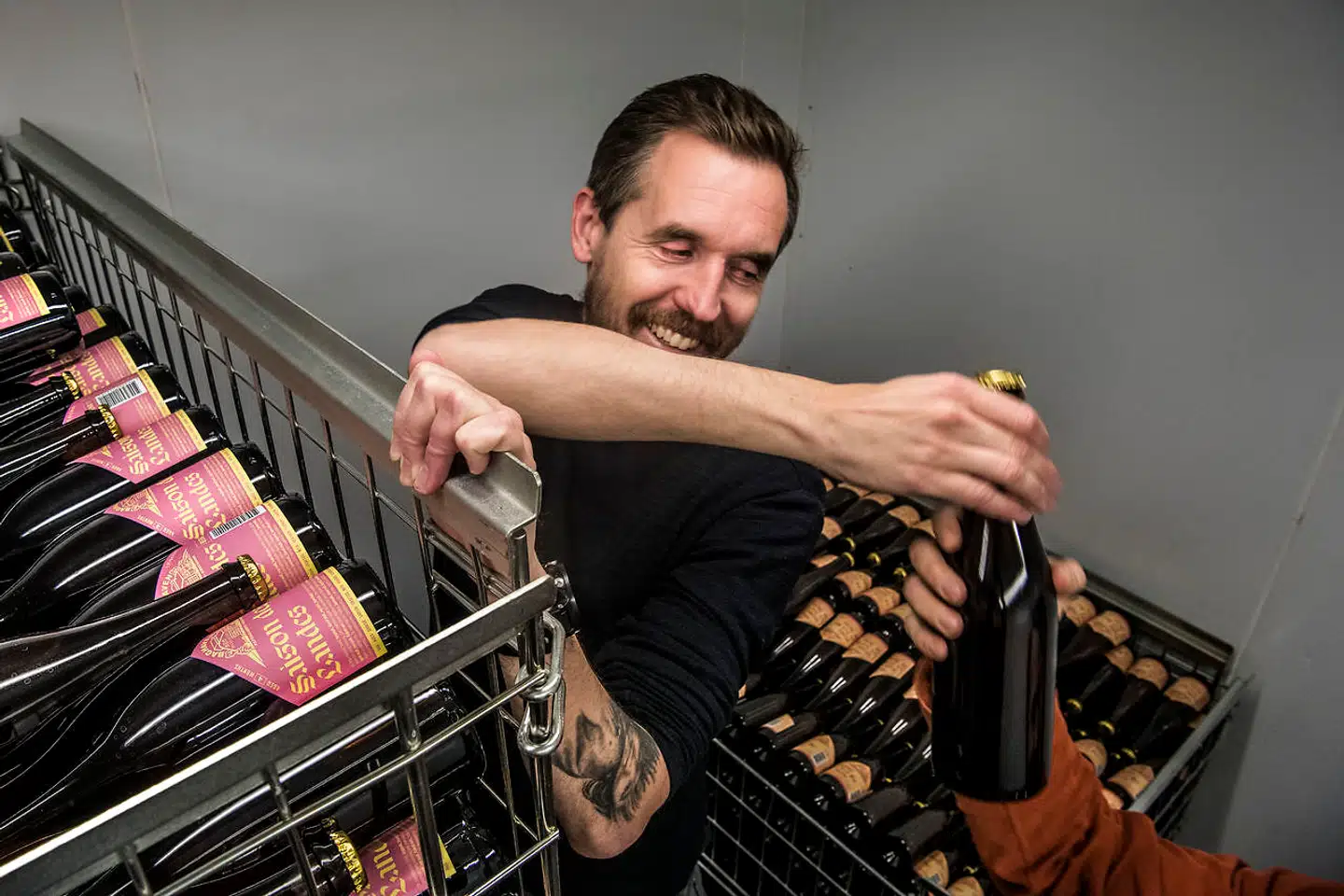 Coronakrisen tvinger Mikkel Borg Bjergsø til at sætte væksten i ølimperiet Mikkeller på pause.