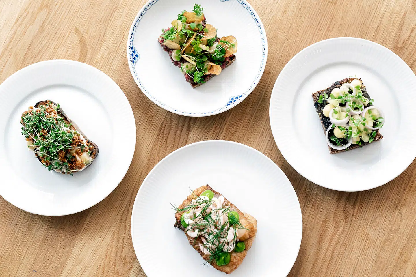 En velsmagende kvartet: Barren er generelt sat meget højt i København, netop hvad angår smørrebrødet, men lad det være sagt med det samme, det er en opgave, som Madklubben løser med stor bravour.