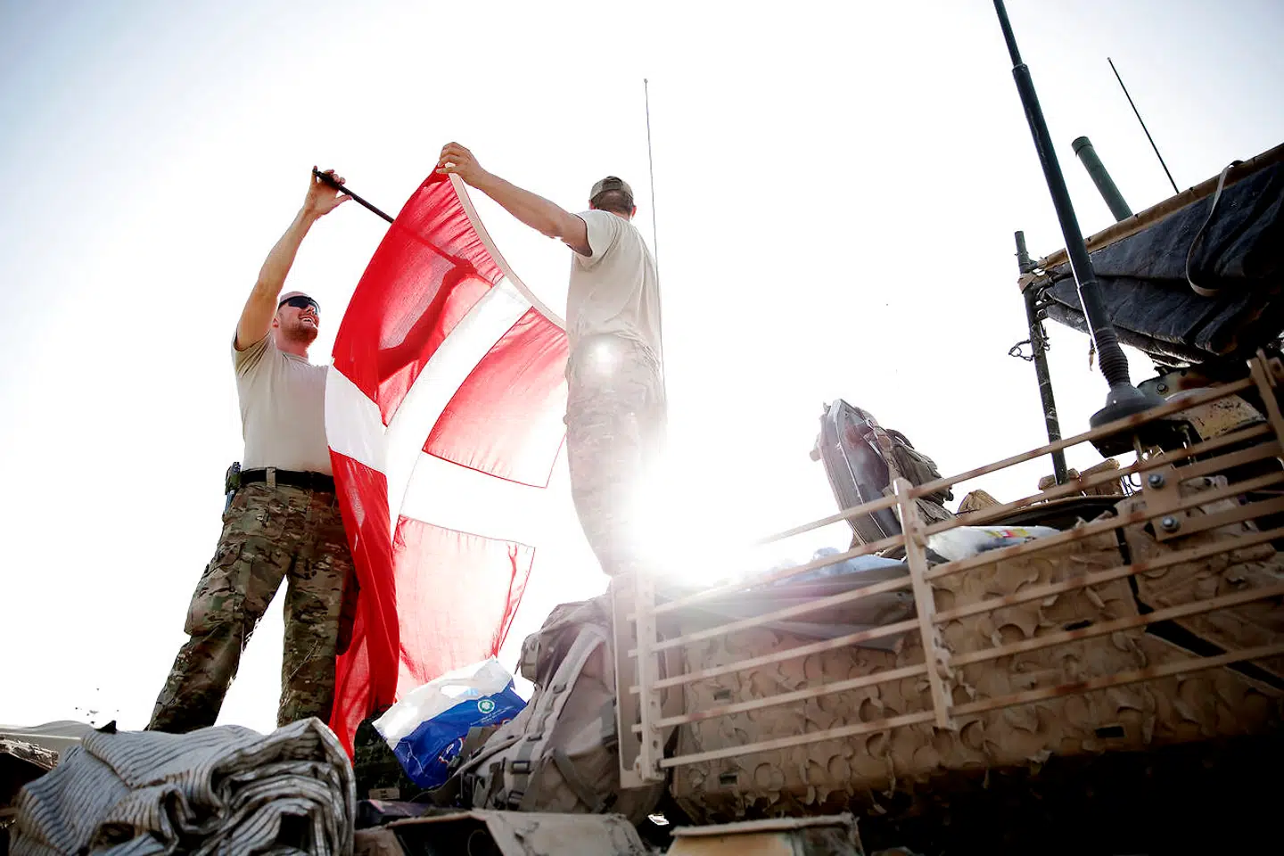 »Traditionel sikkerhedspolitik handler om stærke stater og deres indbyrdes relationer. Rusland og de traditionelle sikkerhedspolitiske udfordringer landet repræsenterer har siden 2014 drevet NATO tilbage til traditionelle militære opgaver og et fokus mod øst. Men stormagtskonkurrencen betyder stigende spændinger ikke bare på en konventionel måde i Europa, men også mere globalt,« skriver Henrik Breitenbauch