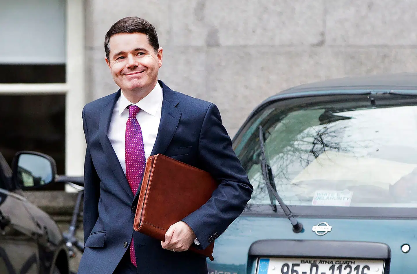 Den 45-årige Paschal Donohoe har været irsk finansminister siden 2017. Han tog springet fra erhvervslivet til politik i 2007.