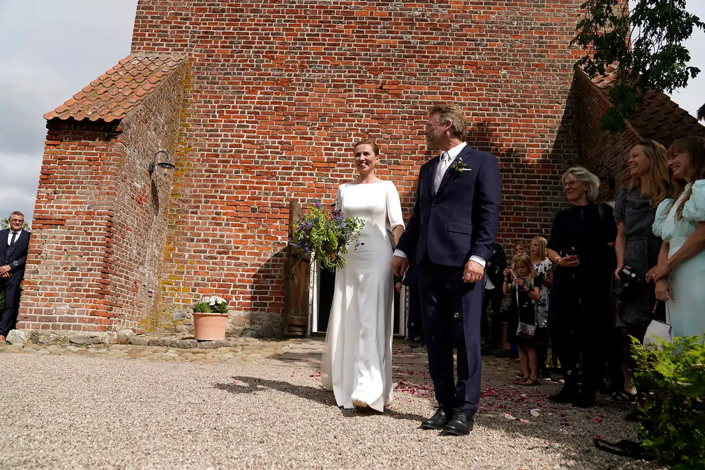 Vielsen mellem Statsminister Mette Frederiksen og filmfotograf Bo Tengberg i Magleby Kirke på Sjælland, onsdag den 15. juli 2020. Mette Frederiksen og Bo Tengberg blev gift onsdag eftermiddag. De har officielt dannet par siden 2014 og har været forlovet siden 2017. Brylluppet har af flere omgange været udskudt.