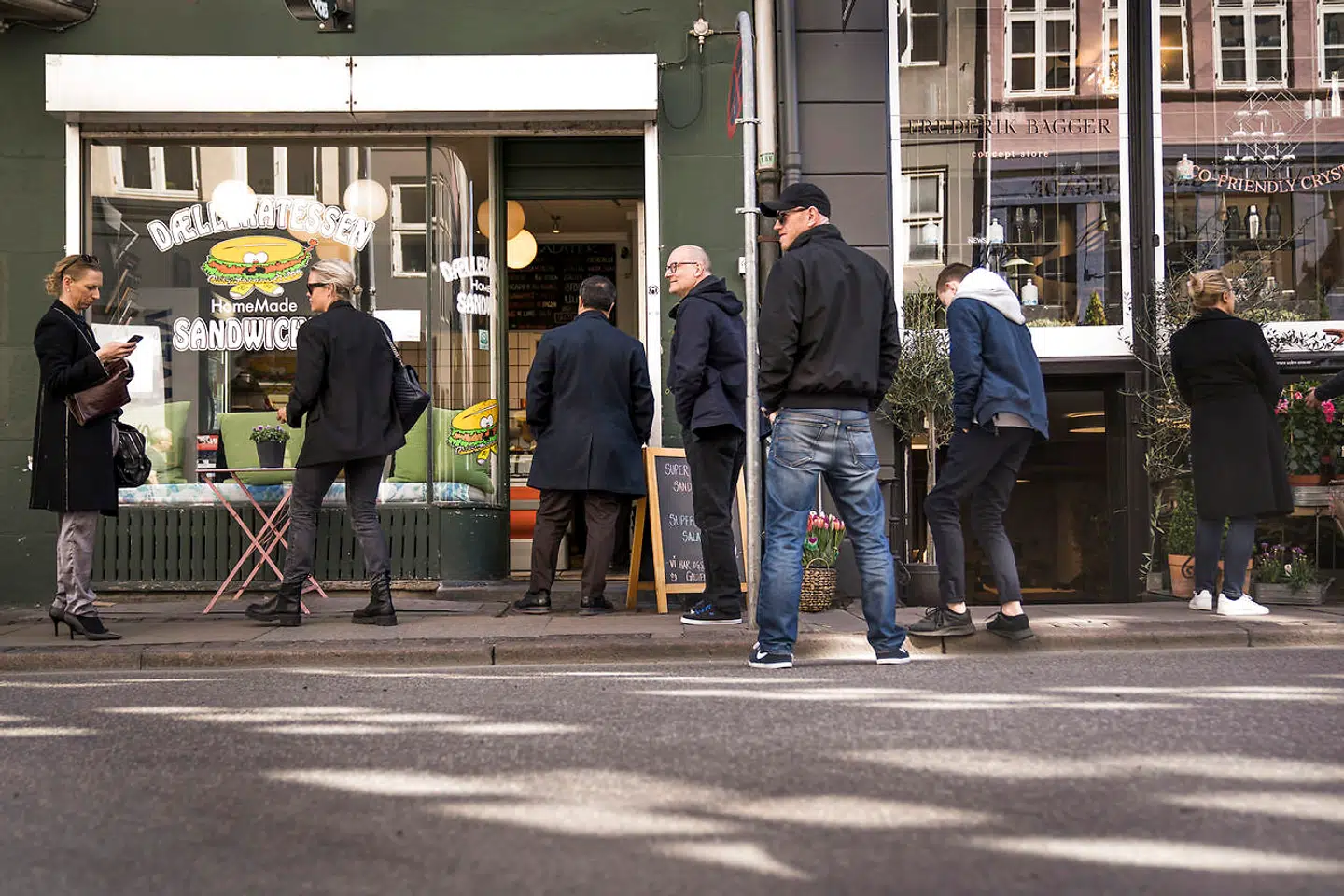 Ledere og medarbejdere har sammen fundet gode og effektive lokale løsninger til at minimere smittespredningen trods vanskelige vilkår, mener Lars Andersen og Christina Sode Haslund.