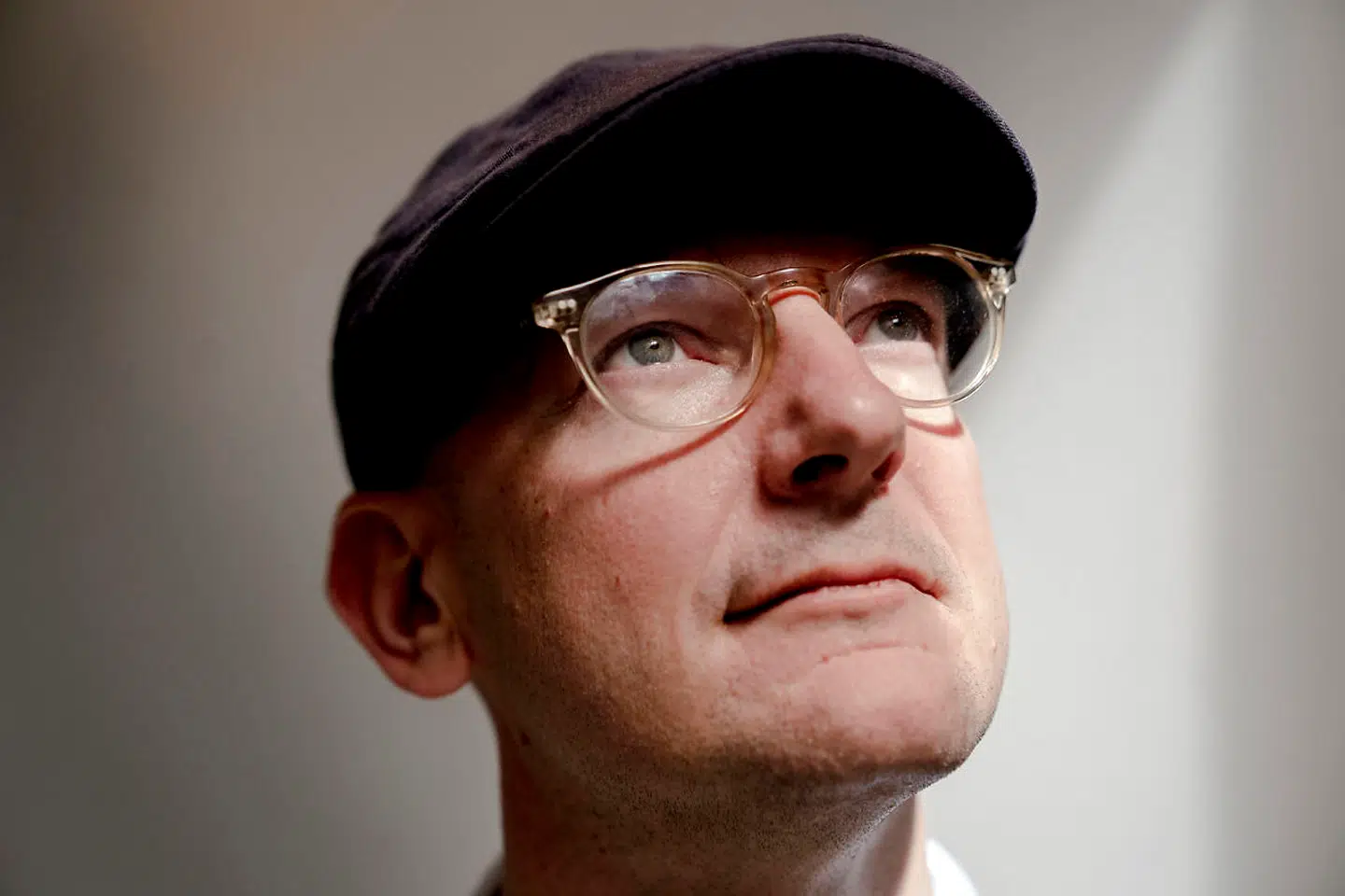 »Alene det, at de to romaner har fået så god en modtagelse, er vi naturligvis ekstremt glade for,« siger Jacob Søndergaard, forlagsdirektør på Gutkind.