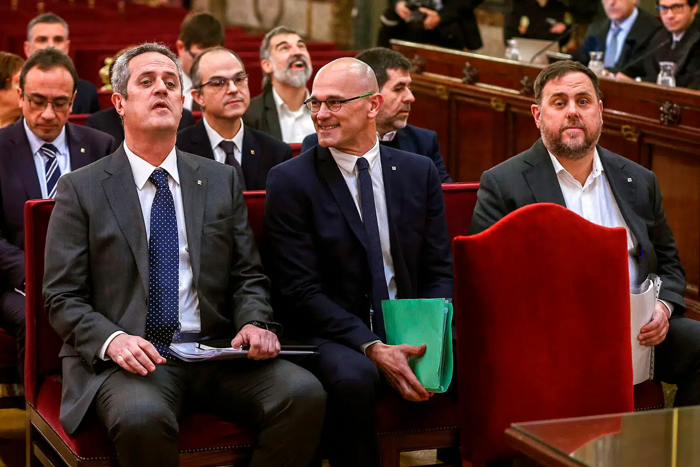 Oriol Junqueras (yderst til højre) blev sidste efterår idømt 13 års fængsel som hovedmand bag forsøget på at løsrive Catalonien fra Spanien i 2017. Men den spanske centralmagt har ikke altid holdt sig på lovens smalle sti i kampen mod separatisterne, og nu tyder meget på, at den er gal igen.