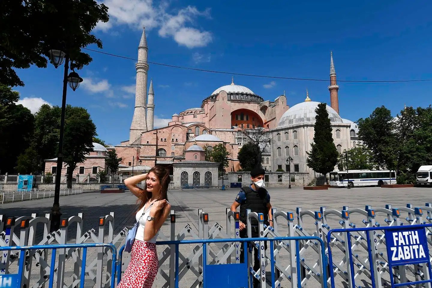 Hagia Sophia i Istanbul blev bygget som domkirke og havde gennem et årtusind verdens største kuppel. Tyrkiet vil nu omgøre det enestående museum til moske.