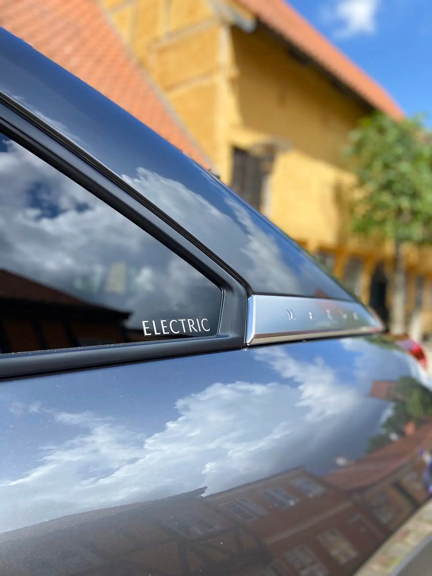 Mazda MX-30 har kun ét alvorligt problem i forhold til at friste enhver potentiel elbilist, og det er rækkevidden på under 200 kilometer. Her vil en del potentielle købere desværre stå af.