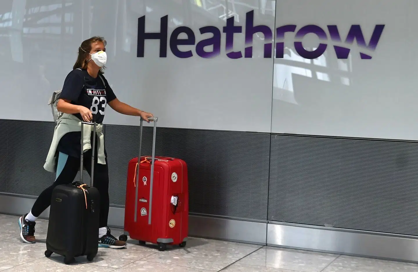 Antallet af rejsende gennem Heathrow i London er faldet med omkring 97 procent, når man sammenligner passagertallene for maj 2019 og maj 2020.