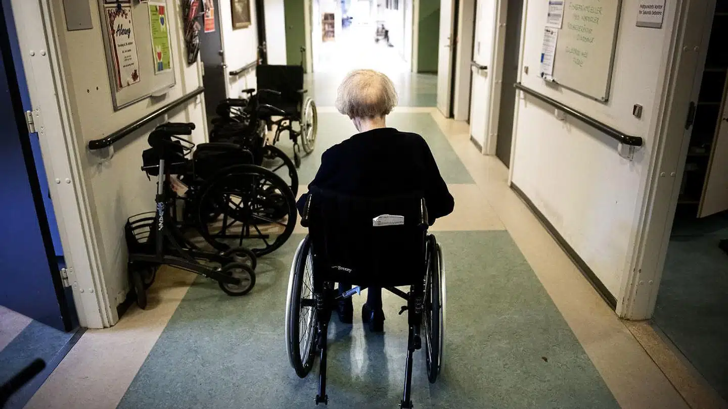 Psykolog Dorthe Birkmose føler sig overset af politikerne, når hun taler om forråelsen på velfærdsområdet. Episoden fra plejehjemmet i Aarhus var et udtryk for onde handlinger, mener hun, men ikke for onde mennesker.