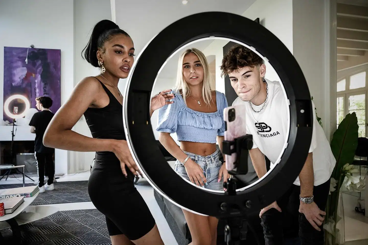 »Med sommerferien for døren, benyt noget af den til at sætte dig ind i dit barns digitale hverdag,« råder Maria M. Bang og Marie Tolstrup til.