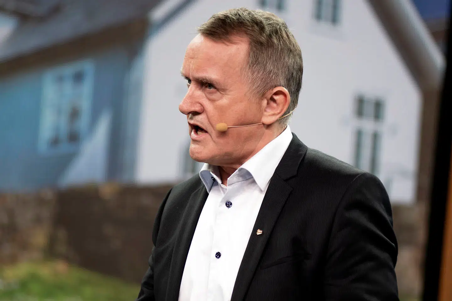 Jenis av Rana er partiformand for det kristendemokratiske parti, og hvad der svarer til udenrigsminister på Færøerne. Han har netop mødtes med den amerikanske ambassadør, Carla Sands, og diskuteret, hvordan Færøerne og USA kan samarbejde.