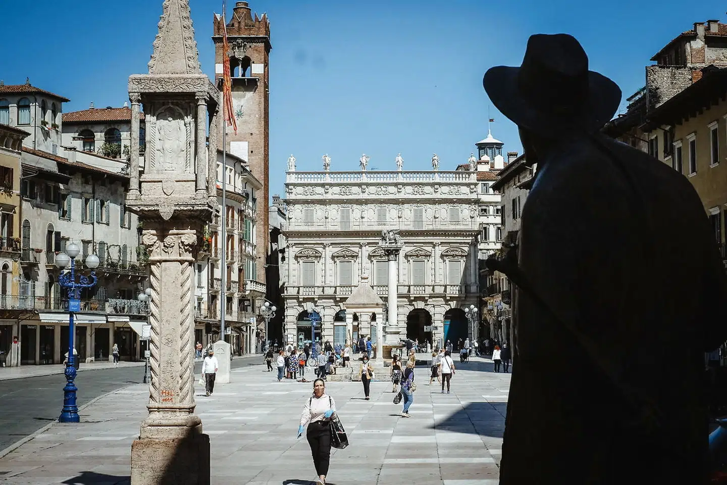 Flere personer i Venetos næststørste by, Verona, er nu blevet sendt i karantæne.