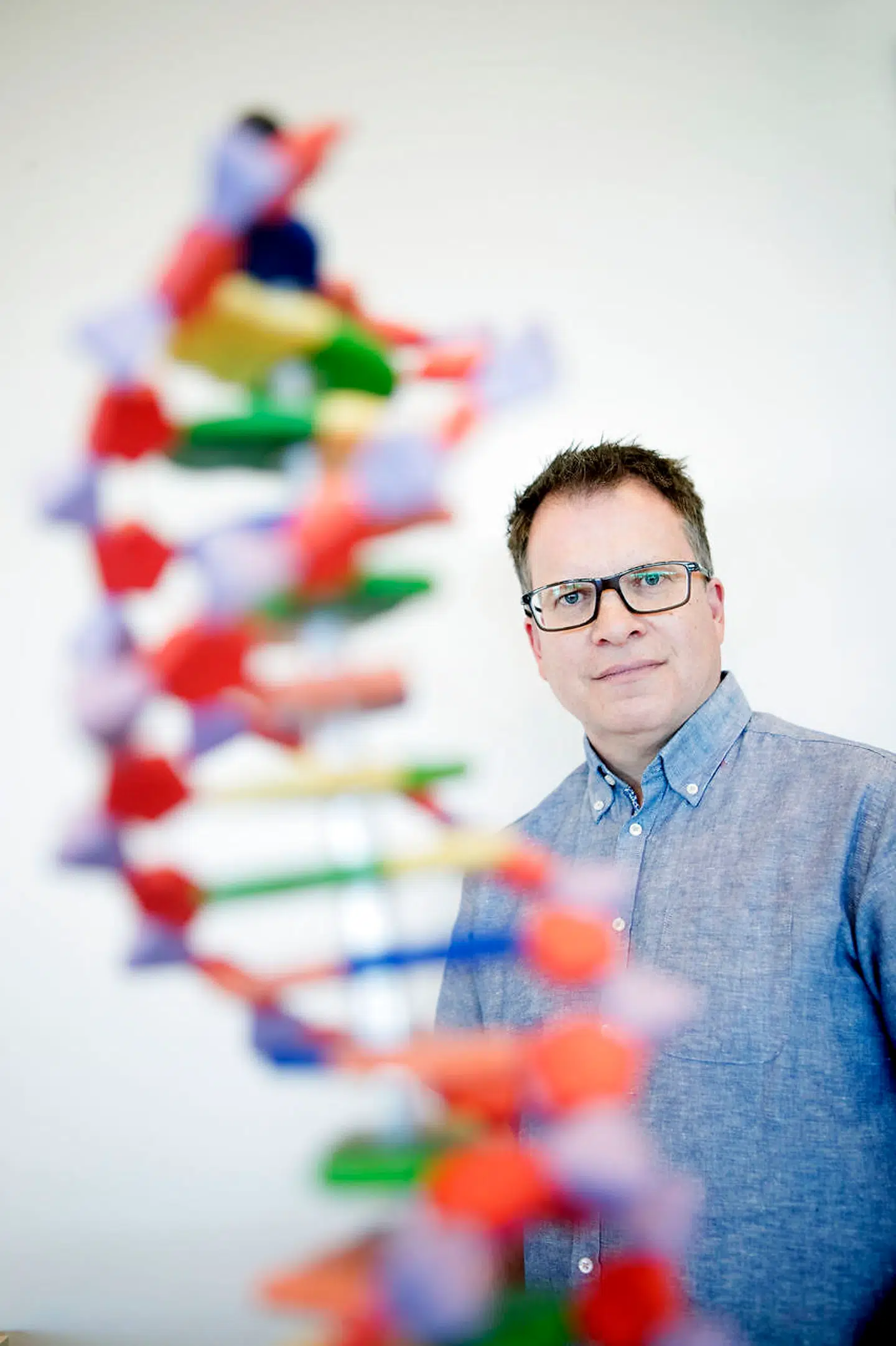 Peter Sjölund er slægtsforsker og har stor erfaring i at bruge DNA til at finde slægtninge. Det blev afgørende i mordsagen fra Linköping, da han selv henvendte sig til politiet og tilbød sin hjælp.