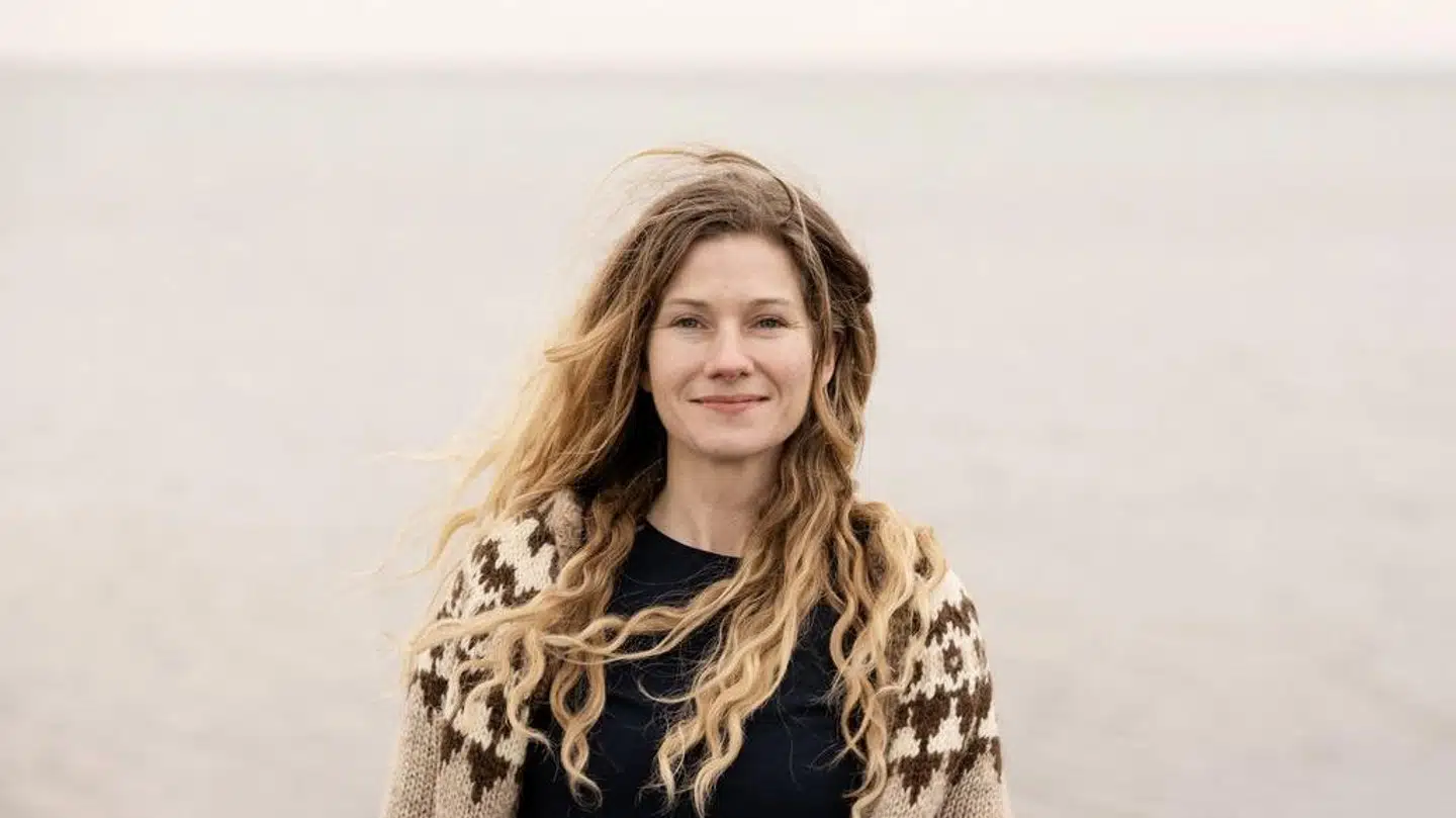 »Skulle man stille en diagnose for Sigríður Larsens debutroman, ville det være »maniodepressiv«; fuldkommen forrygende, humoristisk og skarpt skåren ordekvilibrisme på speed toppet med en forvirrende følelse af … ikke rigtigt noget,« skriver Katherine Diez.