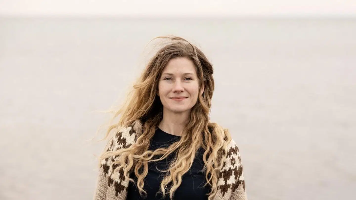 »Skulle man stille en diagnose for Sigríður Larsens debutroman, ville det være »maniodepressiv«; fuldkommen forrygende, humoristisk og skarpt skåren ordekvilibrisme på speed toppet med en forvirrende følelse af … ikke rigtigt noget,« skriver Katherine Diez.