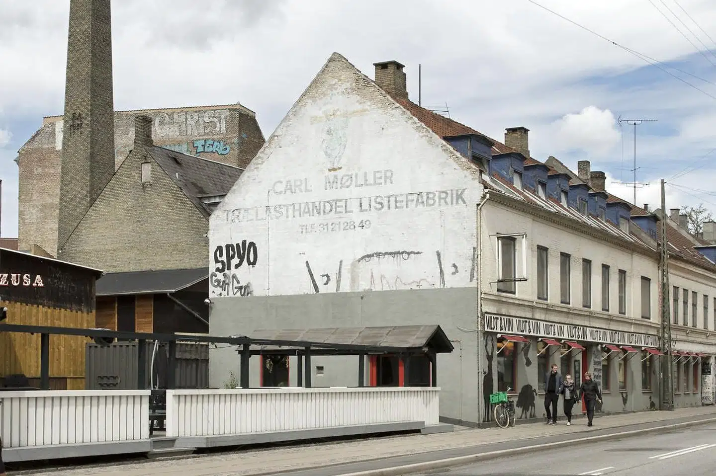 »For mig er det mest opsigtsvækkende i Kommuneplanen 2019 udpegningen og beskrivelsen af unikke, bevaringsværdige og værdifulde kulturmiljøer i København. Dette er en længe ventet anerkendelse af, at det ikke kun er imposante bygningsværker, som Det Kongelige Teater eller Christiansborg - men også langt mere prosaiske steder som Valby og Vigerslev Allé - som gør København til København,« skriver Ane Cortzen. Her de historiske slagtergårde på Enghavevej.