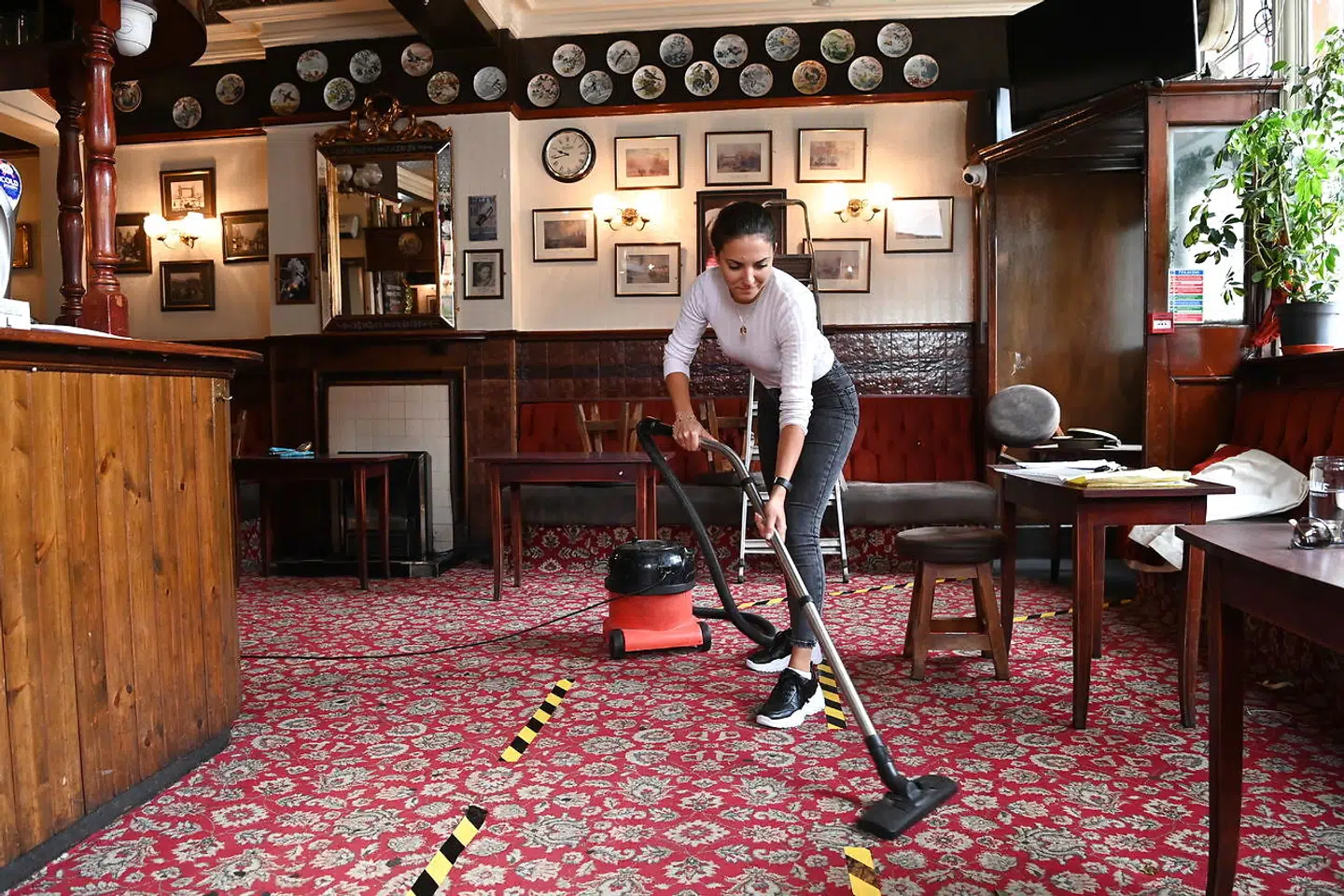 De britiske pubber må genåbne lørdag d. 4 juli.