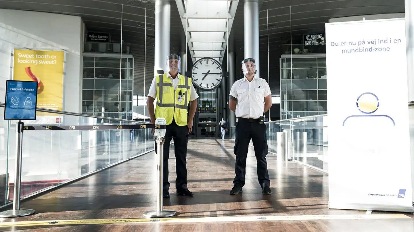 Københavns Lufthavn er en af de virksomheder, som har været rigtigt hårdt ramt her i coronakrisen. Rigtigt mange af de ansatte i Københavns Lufthavn har været sendt hjem på lønkompensation. Økonomer frygter, hvad der sker med ledigheden, når ordninger med lønkompensation udløber.