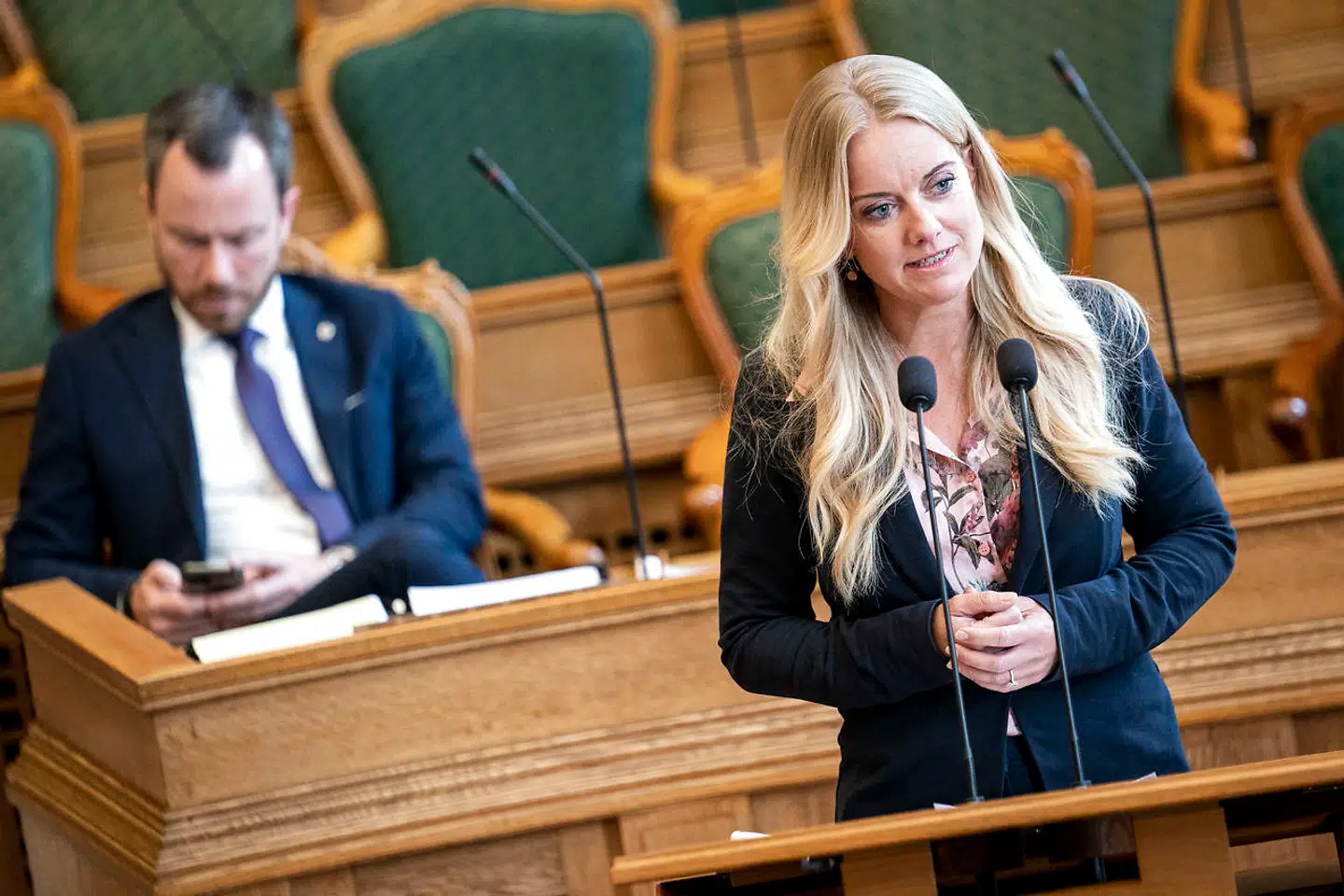 Nye Borgerliges formand, Pernille Vermund, er i stigende grad skeptisk over for V-formand Jakob Ellemann-Jensens politiske kurs.