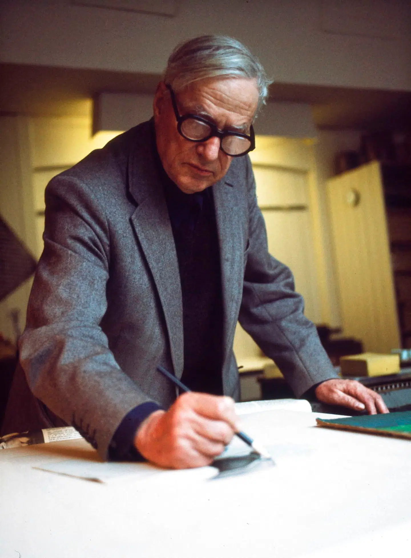 Hans Scherfig gjorde sig også som billedkunstner – i hvert fald indtil hans syn blev for svækket.